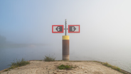 morgens am fluss oder in brandenburg in deutschland