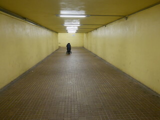 Naklejka premium person in the tunnel