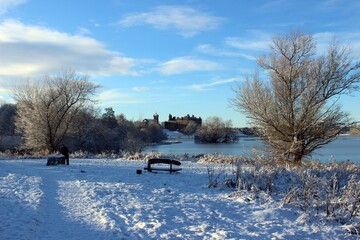 Linlithgow Palace and St Michael's Church, with Linlithgow Loch in the foreground.