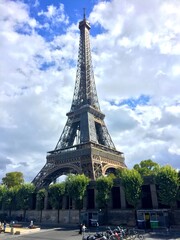 Tour Eiffel vue depuis une péniche
