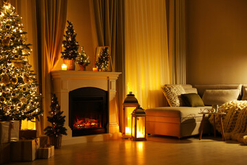 Obraz premium Stylish living room interior with beautiful fireplace, Christmas tree