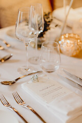 Table de mariage et menu pour les invités