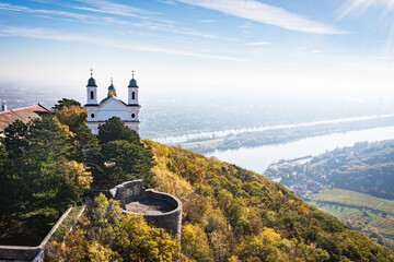 Leopoldsberg in Wien mit Blick auf die Donau