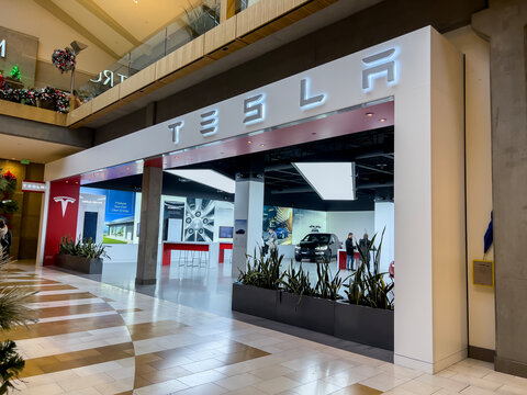 Bellevue, WA USA - Circa December 2022: Wide View Of People Shopping Inside The Tesla Store In The Bellevue Mall.