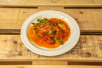 Biscayan cod is one of the most traditional dishes of Basque gastronomy. Its main ingredient is salted cod accompanied as a general rule by the so-called Biscayan sauce