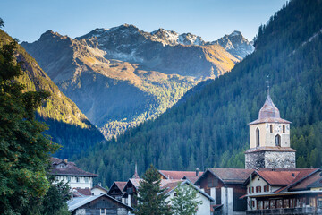 Fototapeta na wymiar Idyllic landscape of Preda village in Engadine valley, Swiss Alps, Switzerland