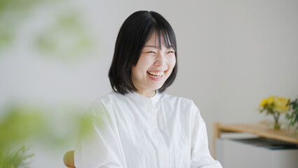 笑顔のミドル女性..