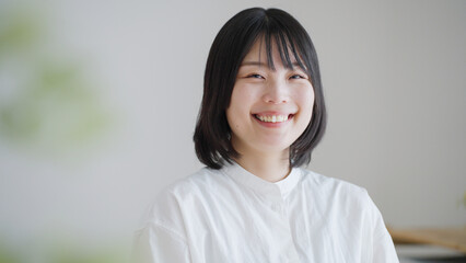 笑顔のミドル女性..