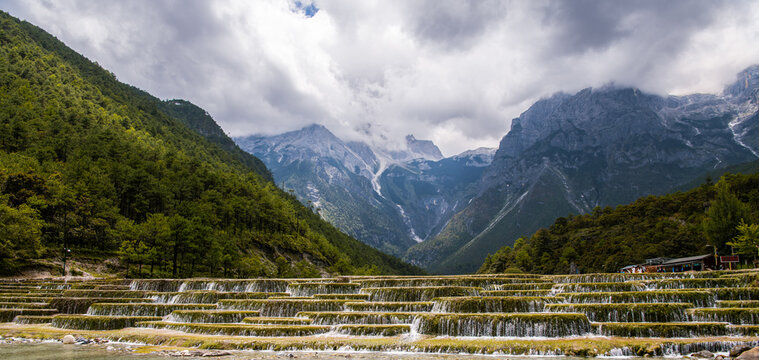 Yulong 이미지 찾아보기 2,777 스톡 사진, 벡터 및 비디오 Adobe Stock