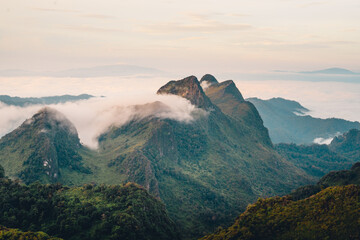 Naklejka premium Mountains and scenery in the early morning