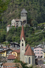 Pfarrkirche St. Andreas und Burg Branzoll in Klausen, Südtirol