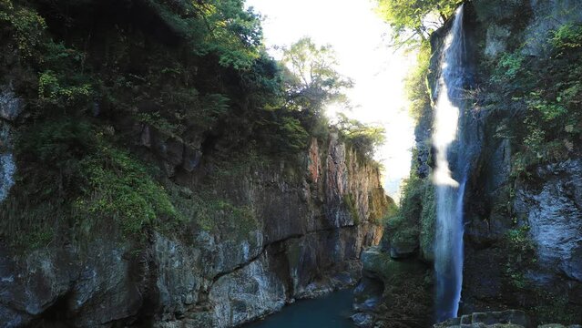 秋の綿ヶ滝　タイムラプス　石川県白山市　Watagataki Falls in Autumn. time lapse. Ishikawa Prefecture, Hakusan City.