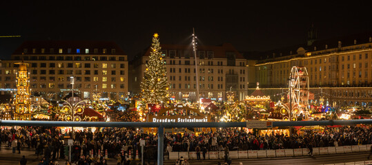 Christmas Market in Dresden, winter holidays festive - obrazy, fototapety, plakaty