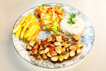 Sauteed chicken with carrots and peas ( Turkish ; Tavuk Sote ) Kori soslu, Kremali Mantarli, Aci soslu Meksika usulu tavuk. Tavuksote.