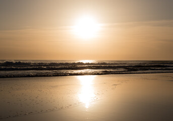 Fototapeta na wymiar Sunset on the shore in Cadiz