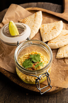 Hummus with pita and lime