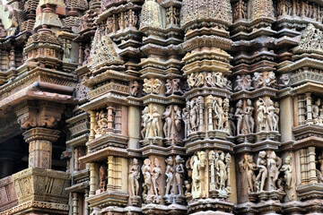 Fototapeta na wymiar View of the main monuments and tourist spots in Khajuraho (India), in the state of Madhya Pradesh. Khajuraho temples. Erotic sculptures of the Kamasutra (9th century)