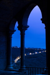 Vue la nuit depuis le chemin de ronde du sanctuaire de Rocamadour, Lot, France
