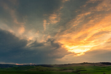 Obraz na płótnie Canvas Beautiful cloudy sky at sunset