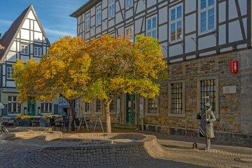 Fototapeta premium Marktplatz Rinteln Herbst Touristinfo Foto von öffentlichem Platz