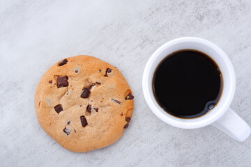 チョコチップクッキーとコーヒー