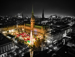 Hamburger Weihnachtsmarkt beim Rathaus
