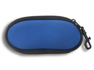 Estuche azul en fondo transparente. 