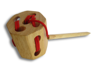 Puzzle de cuerda y madera. 