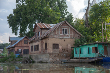 Fototapeta na wymiar Dal Lake,Srinagar,Jammu and Kashmir,India house on the lake