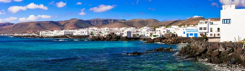 Tuinposter Canary islands .Lanzarote, view of scenic fishing village Punta Mujeres with white houses and crystal sea © Freesurf