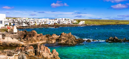 Behangcirkel Lanzarote scenic places. Charming  Punta Mujeres traditional fishing village with floral streets and white houses. popular  for natural swim pools. Canary islands travel © Freesurf