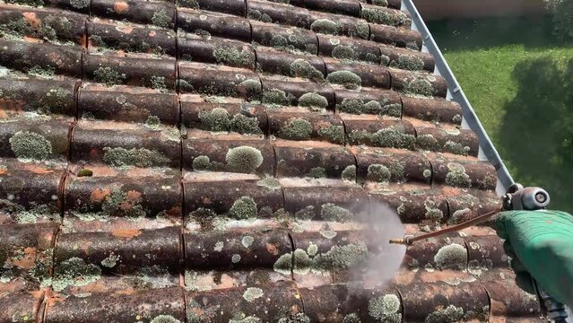 Anti moss treatment on Roof Tiles With High Pressure Equipment