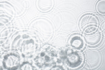 The texture of the surface of the water.