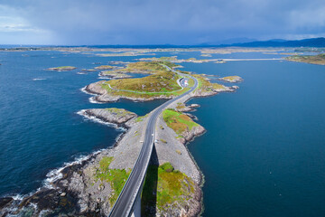 Luchtfoto van de Atlantic Ocean Road Atlanterhavsveien in Noorwegen