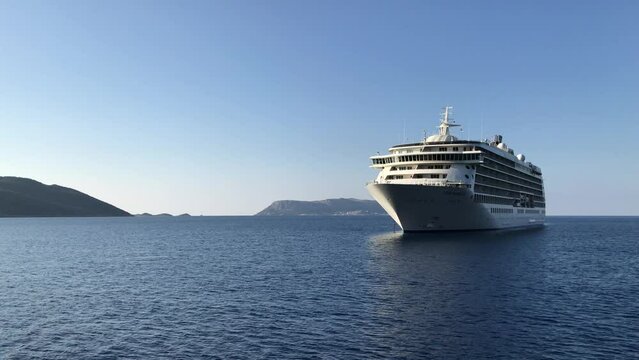 Cruise liner