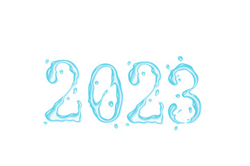 Año 2023 hecho con salpicadura de agua sobre un fondo blanco liso y aislado. Vista de frente y de cerca. Copy space