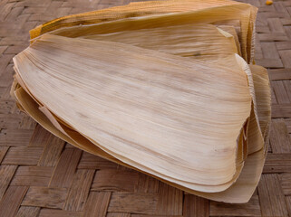 Dry corn husks on woven bamboo
