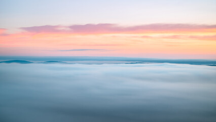 Fototapeta na wymiar sunrise over the fog