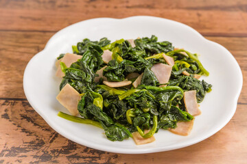 ホウレン草とハムのバター炒め