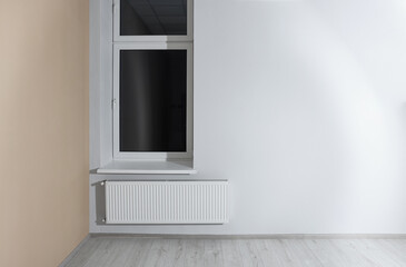 Obraz na płótnie Canvas New empty room with clean window and light walls