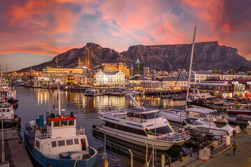 Obraz premium Table top mountain Cape Town and harbour