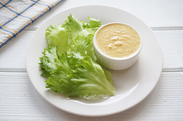 にんじんドレッシングとレタスのサラダ