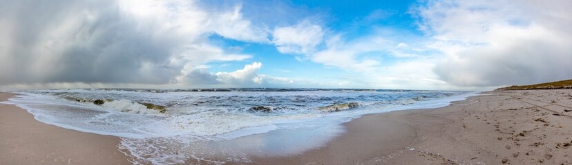Fototapeta na wymiar scenic panoramic coastal landscape at the island of Sylt