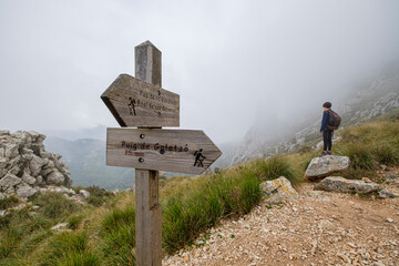 ascent path to Puig de Galatzó, indicator sign, Tramontana sierra, Majorca, Balearic Islands, Spain