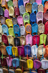Fototapeta na wymiar Slippers dyed in different colors in the souk , marrakesh, morocco, africa
