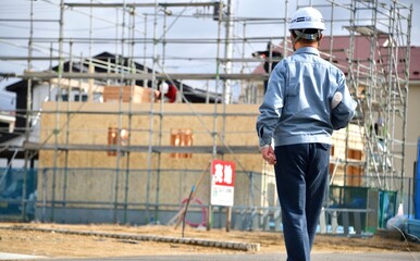 Fototapeta premium 住宅工事を監理する建築士