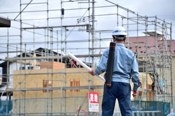 Fototapeta premium 住宅工事を監理する建築士