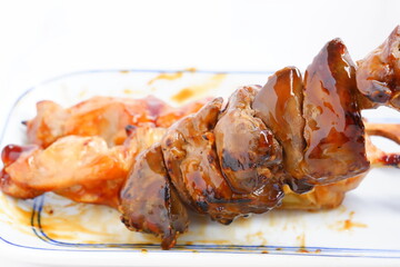 焼き鳥の盛り合わせ（ネギマ、もも、レバー）