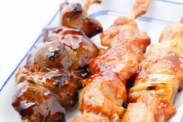 焼き鳥の盛り合わせ（ネギマ、もも、レバー）