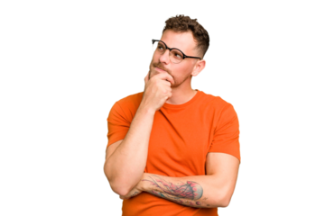 Young caucasian handsome man isolated relaxed thinking about something looking at a copy space.